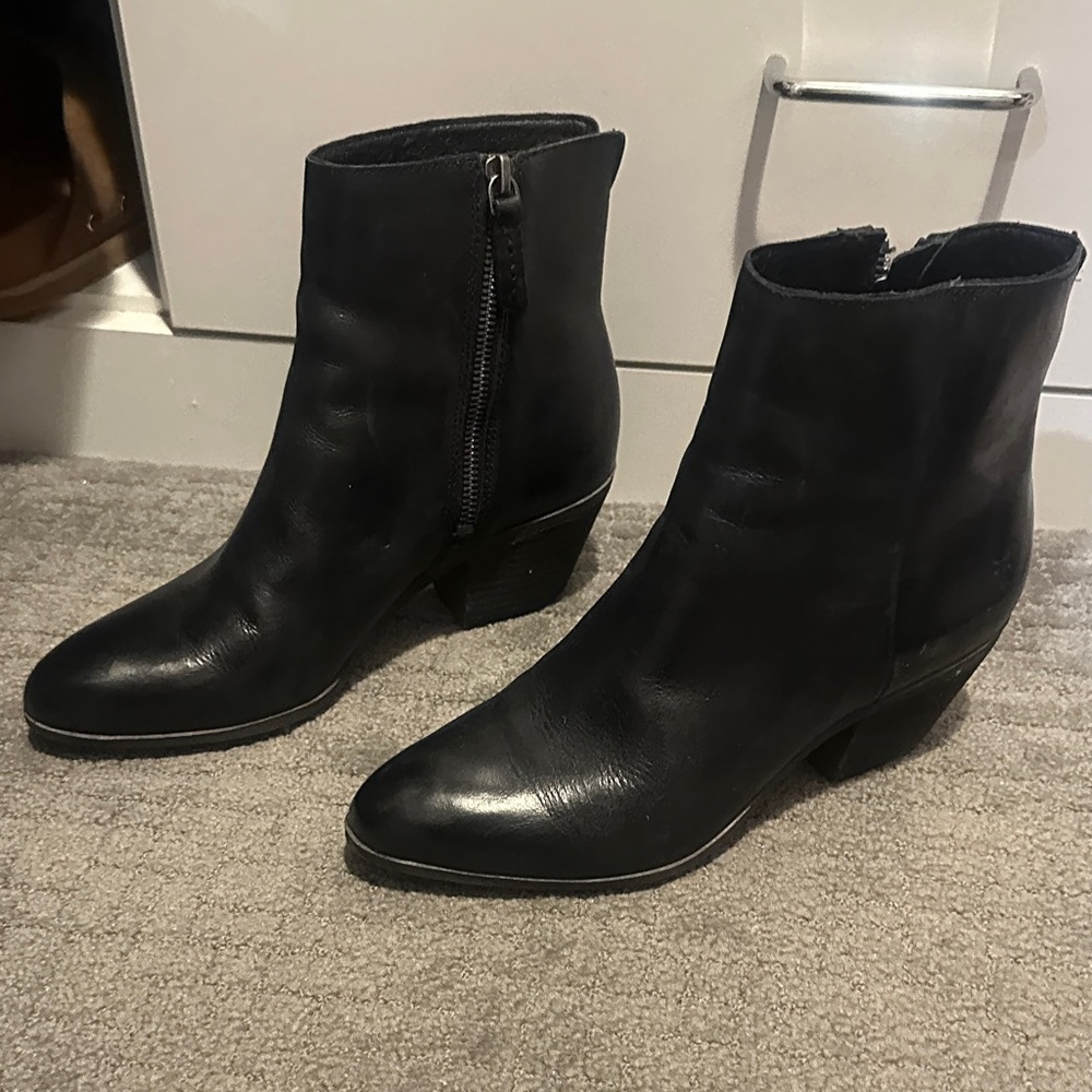 Leather Frye black Ankle Boots